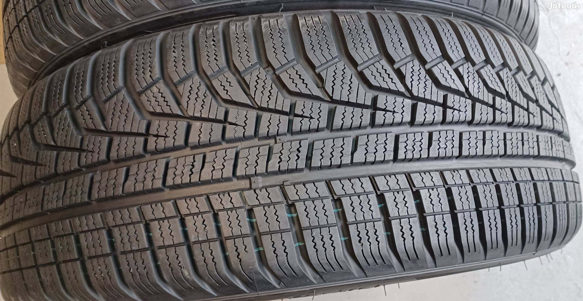 Hankook Winter Icept Evo2 MO 205/55 R17 téli gumik 4db