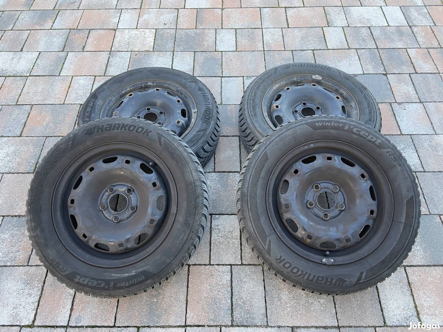 Hankook Winter i*Cept RS3 175/65 R14 téligumi 14"-os lemezfelni