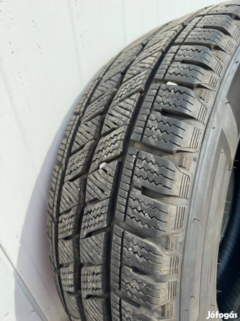 Hankook Winter i*cept 225/65 R16C téligumi