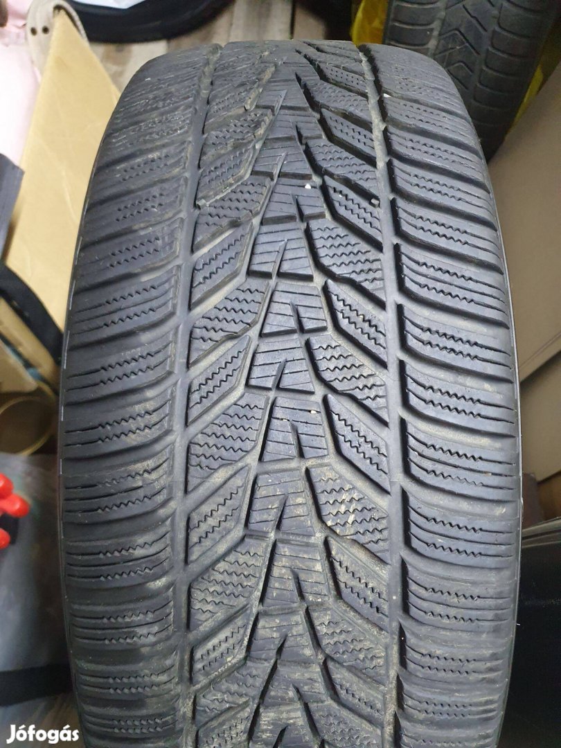 Hankook Winter icept Evo3 245/40r20, 1 darab