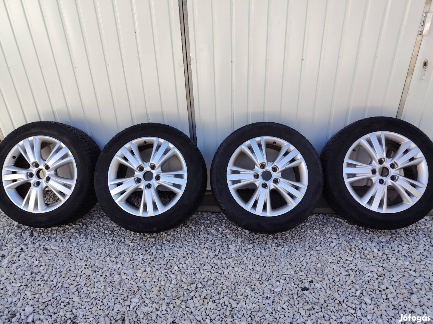 Hankook garnitúra gyári Audi Q7 felnikkel.