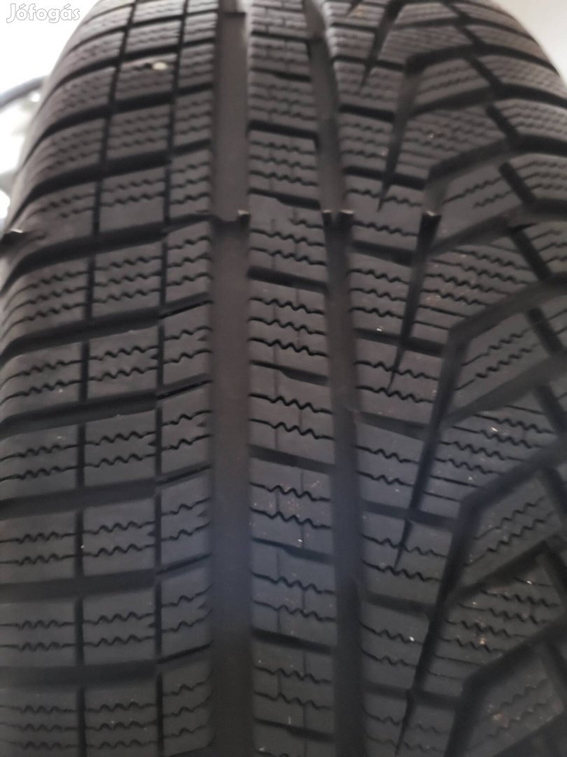 Hankook i*cept evo2 225/55 R17 téligumi 