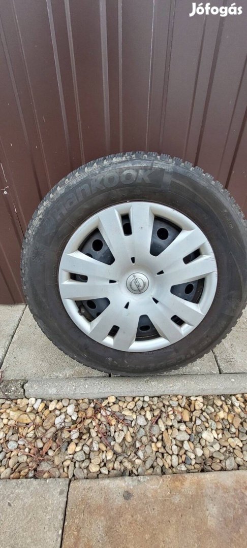 Hankook téli gumi 215/65R16 (Opel Mokkára)