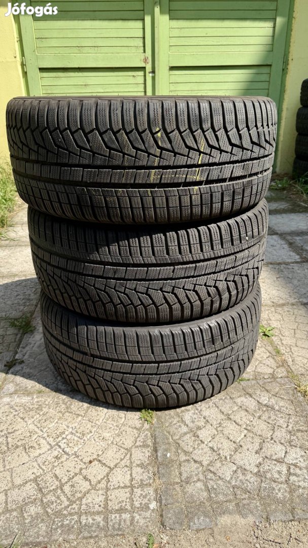 Hankook téli gumi 235/40 R19
