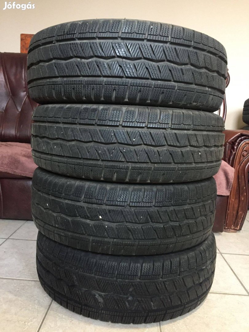 Hankook téligumi215/65 R16 C 2023 28 heti eladó