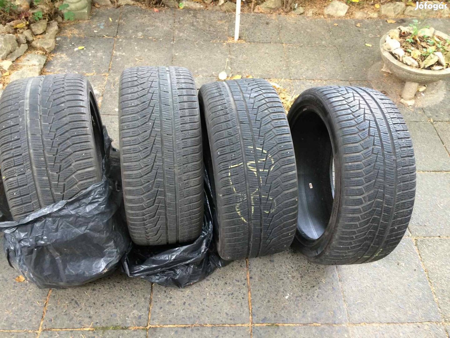 Hankook téligumi 235/40 R18 eladó