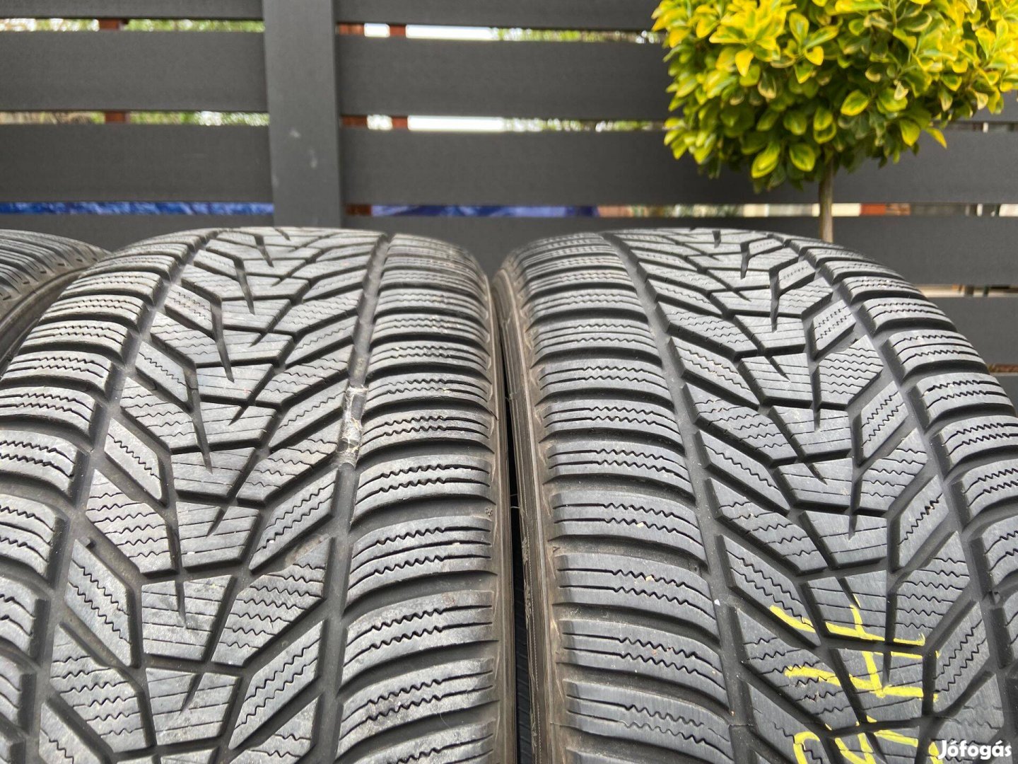 Hankook téligumi 245/45-17