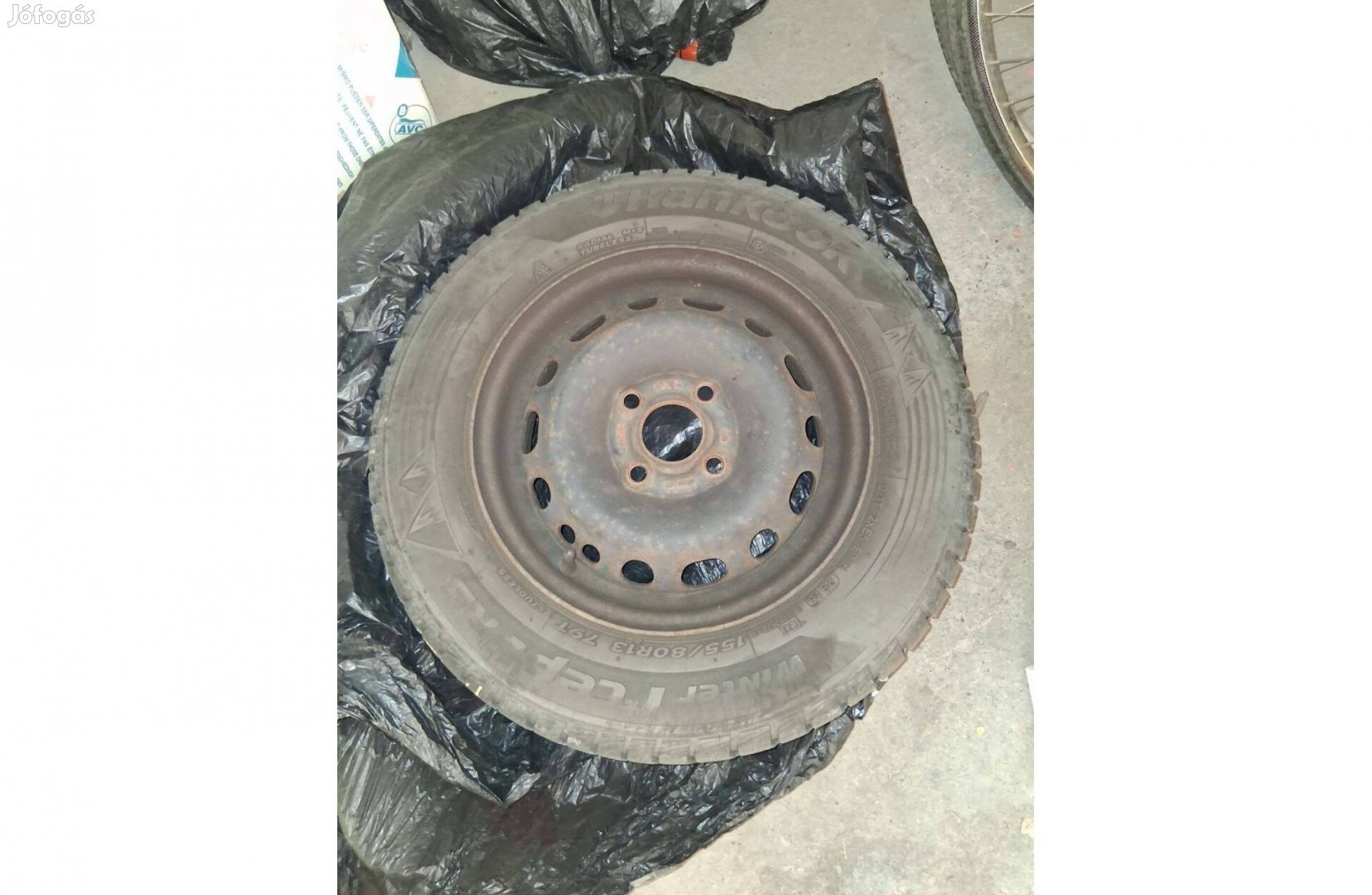 Hankook téligumi acélfelnin. 4 db. 155/80 R13