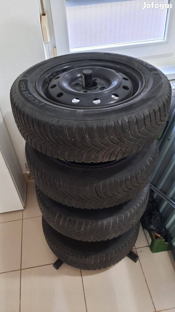 Hankook téligumi szett, acél felnikkel és állvánnyal eladó