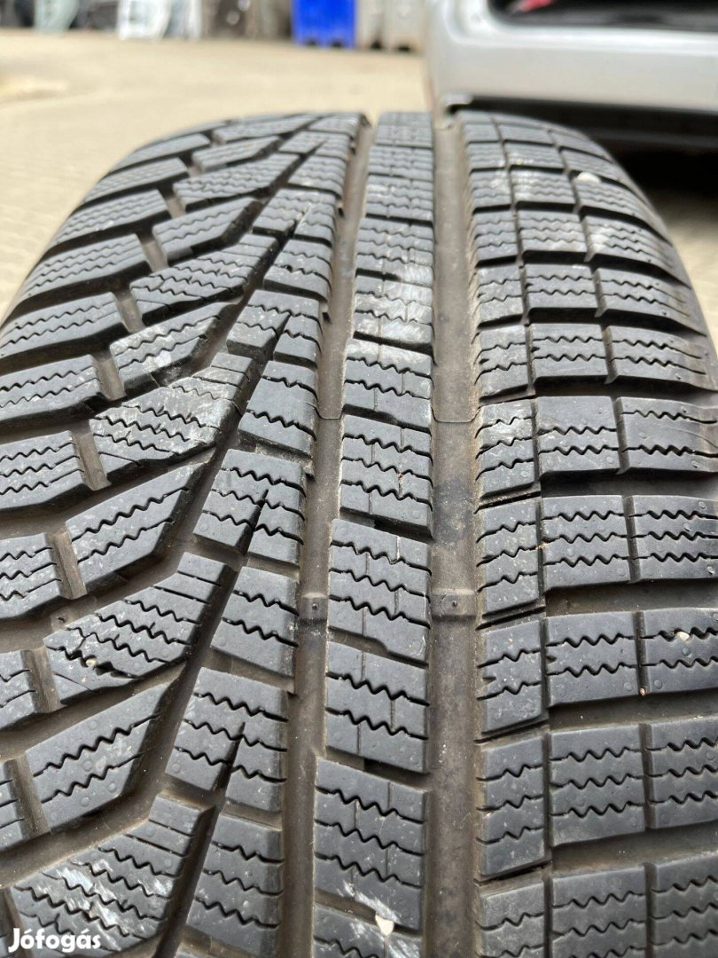 Hanlook 225/50 R18 Winter Evo 2