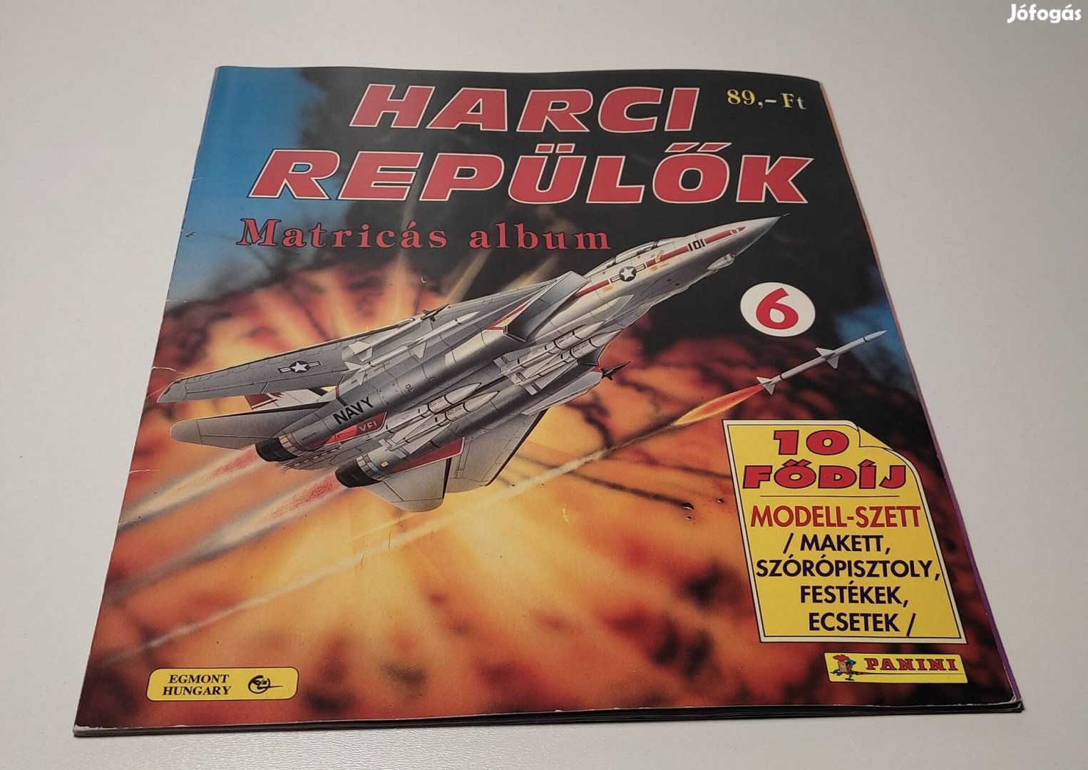 Harci repülők matricás album 42 ragasztott matrica