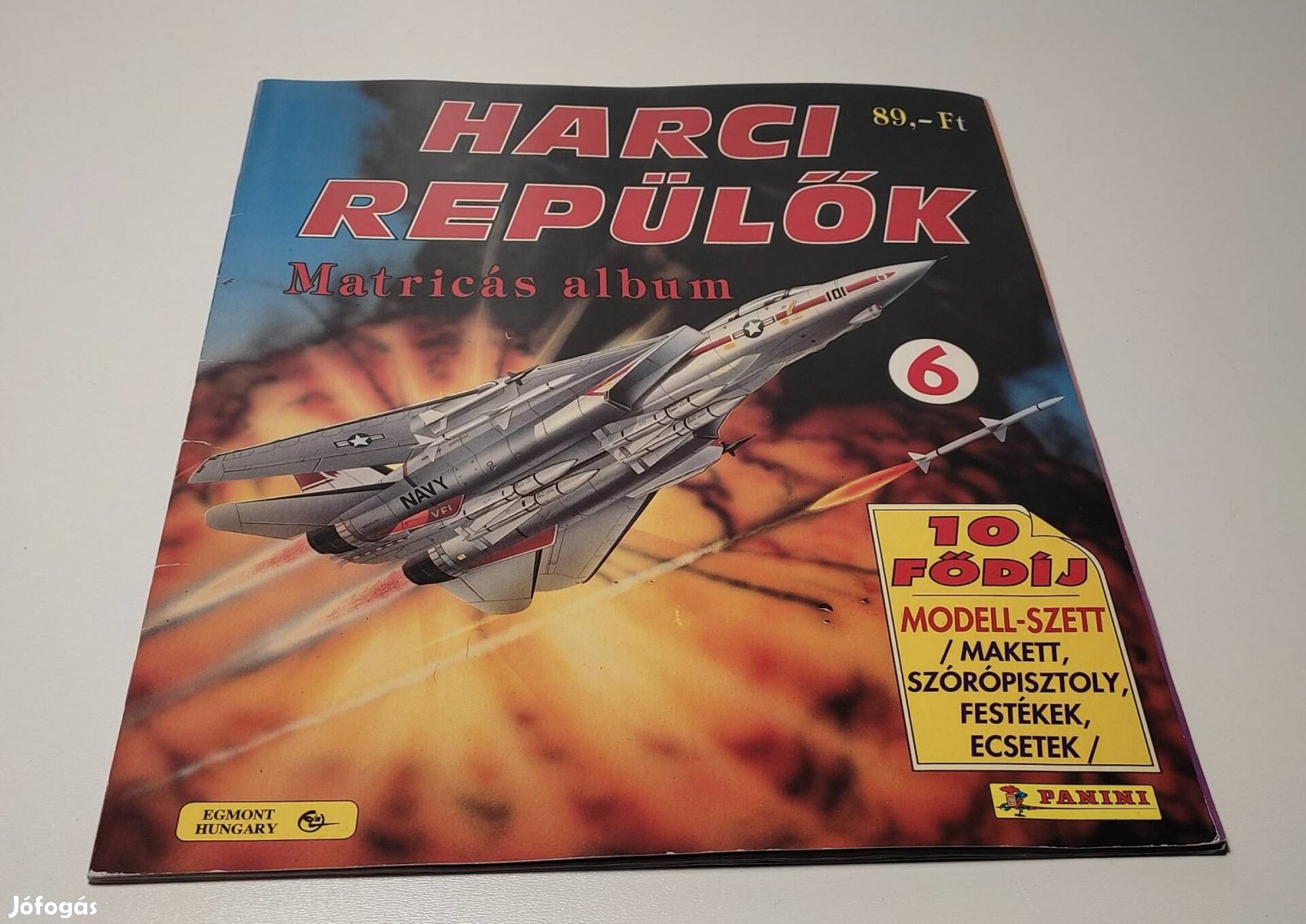 Harci repülők matricás album 42 ragasztott matrica