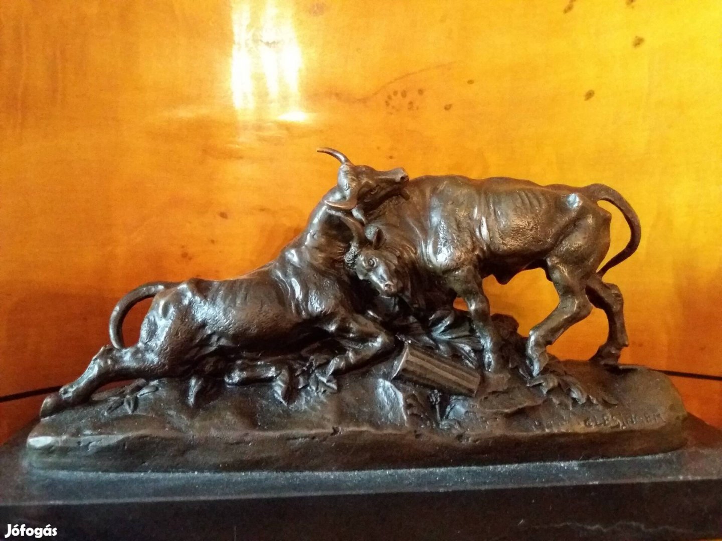 Harcoló bikák - bronz szobor 