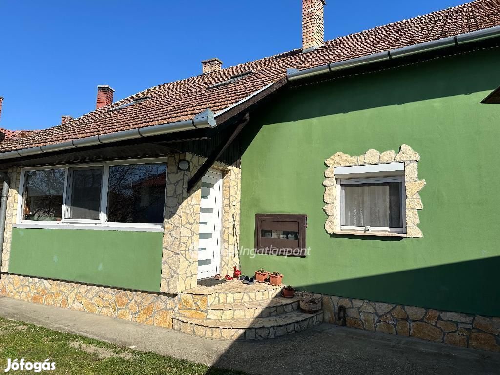 Harkányi 251 nm-es ház eladó