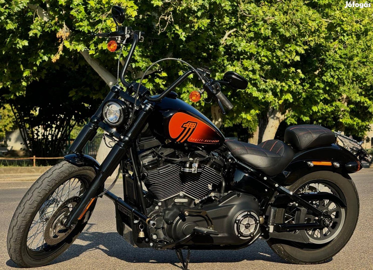 Harley-Davidson Street Bob 114 ABS, V&H kipufogó, Screamin Eagle légző