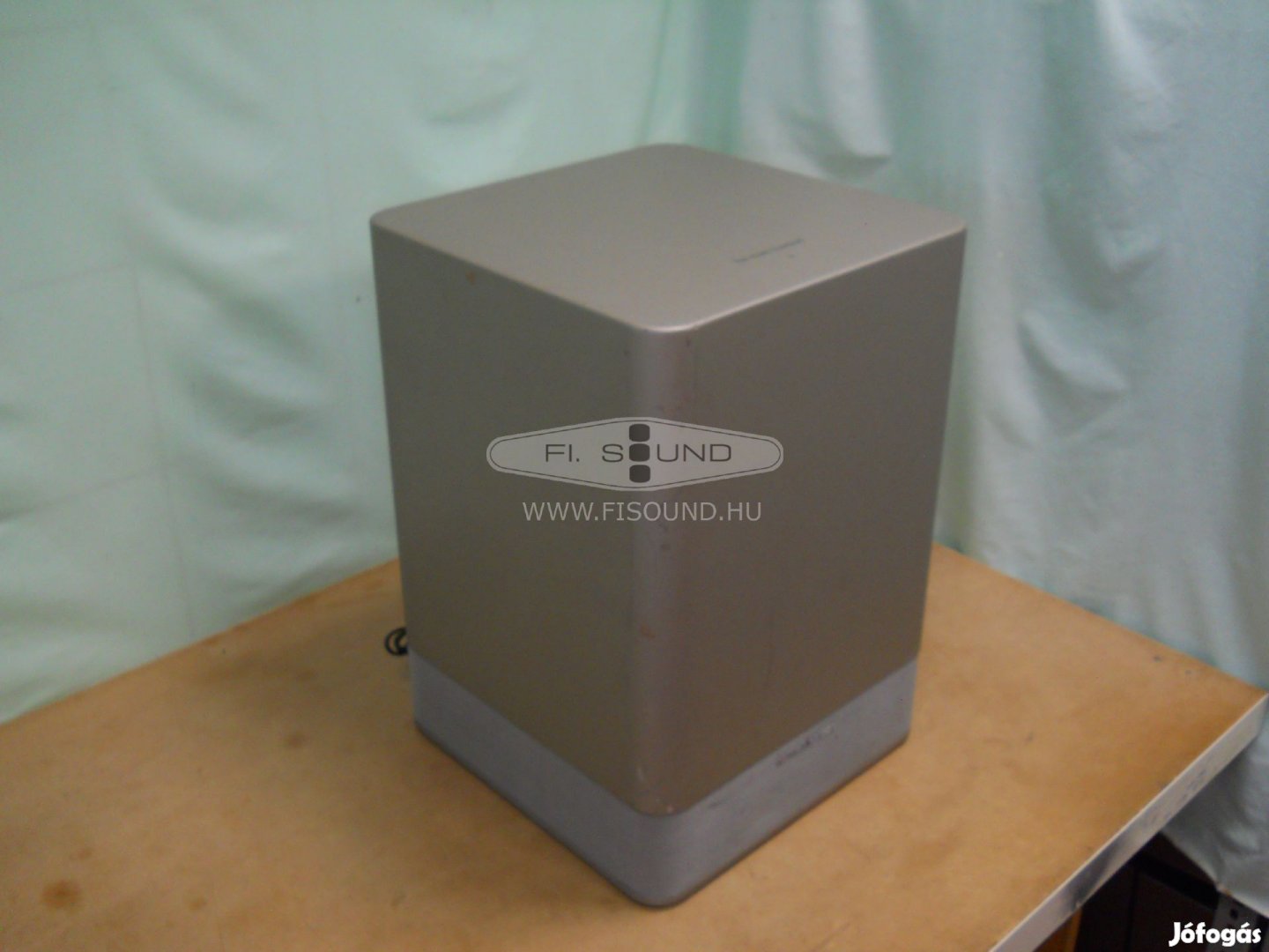Harman Kardon SUB-TS7 , 200W,aktív házimozi subwoofer 25cm-s