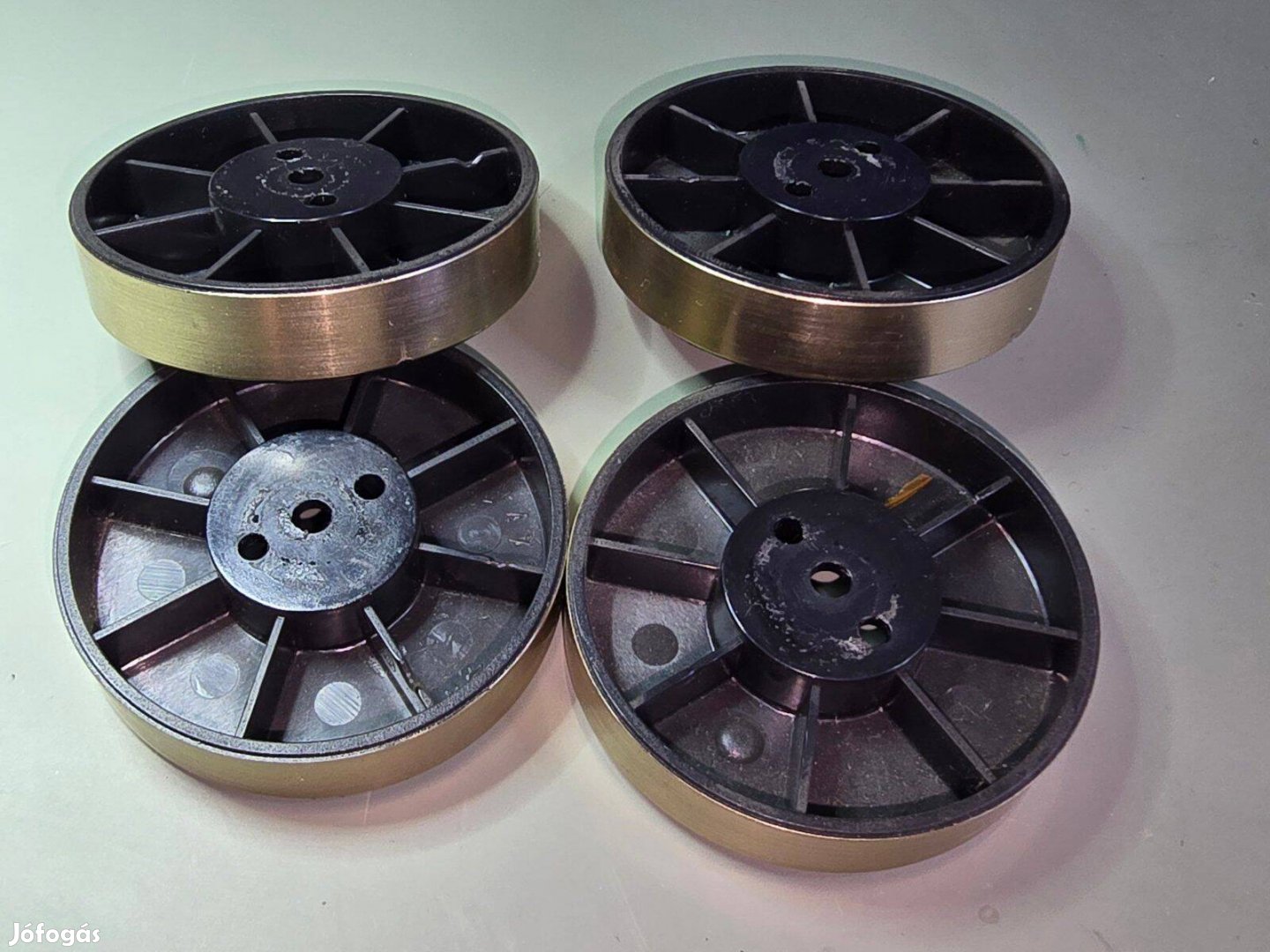 Harman Kardon erősítő készülék talpak