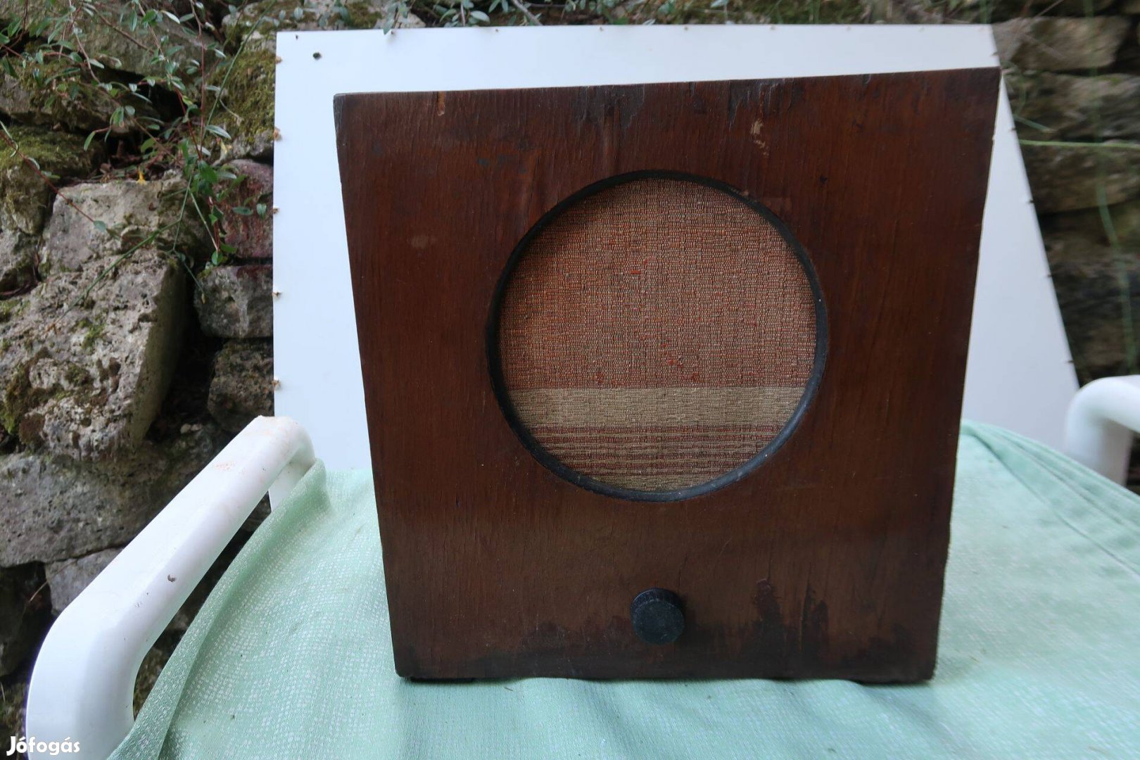 Harmincas évekbeli amatőr rádiódoboz hangszóróval selyemmel