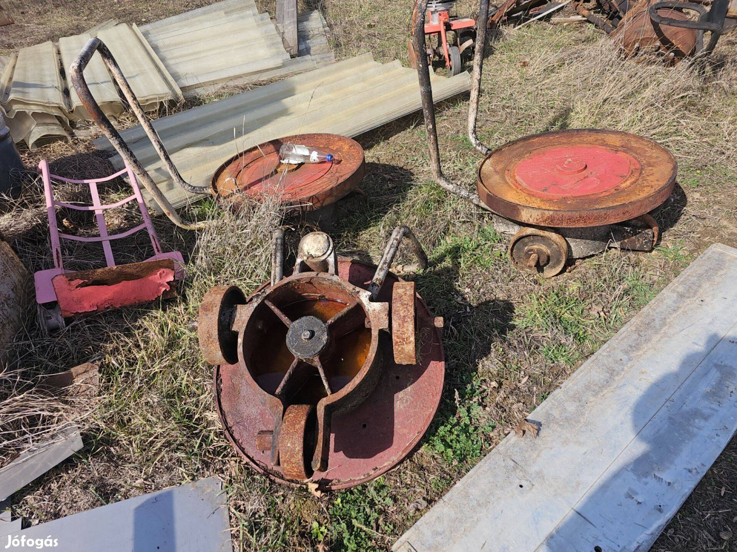 Hárokerekü molnárkocsi anyag mozgato hegesztö asztal forgó