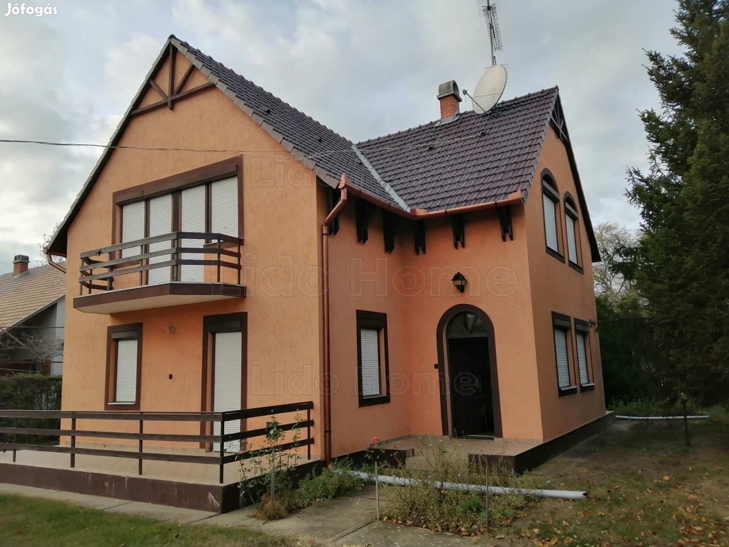 Három apartmanos ház Balatonszárszón