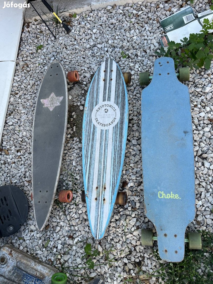 Három darab longboard gördeszka 