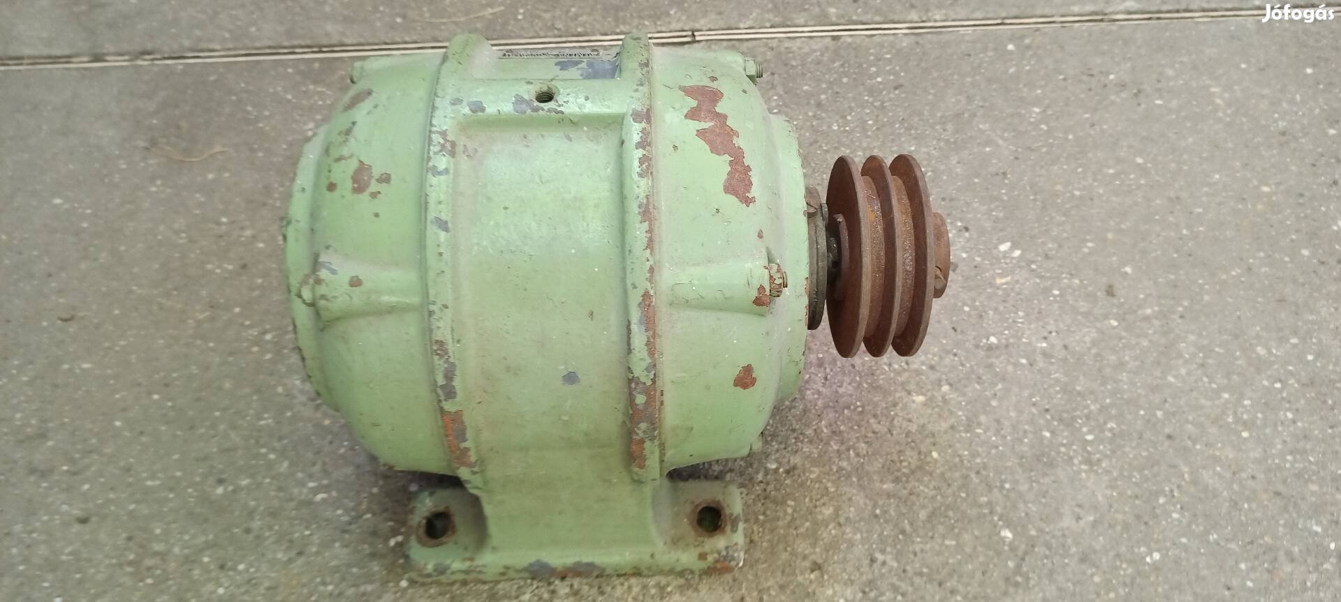 Három fázisú villanymotor eladó.