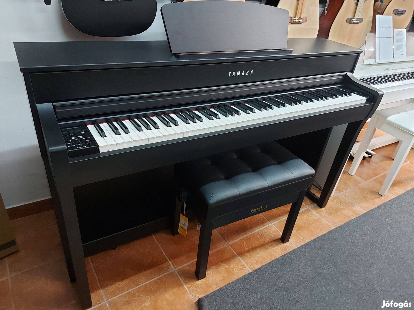 Három hónapos Yamaha Clavinova CLP-735 zongora eladó beszámítással!