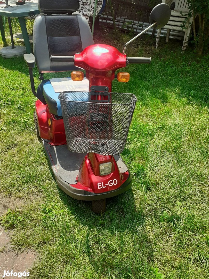 Három kerekű El-go elektromos moped.