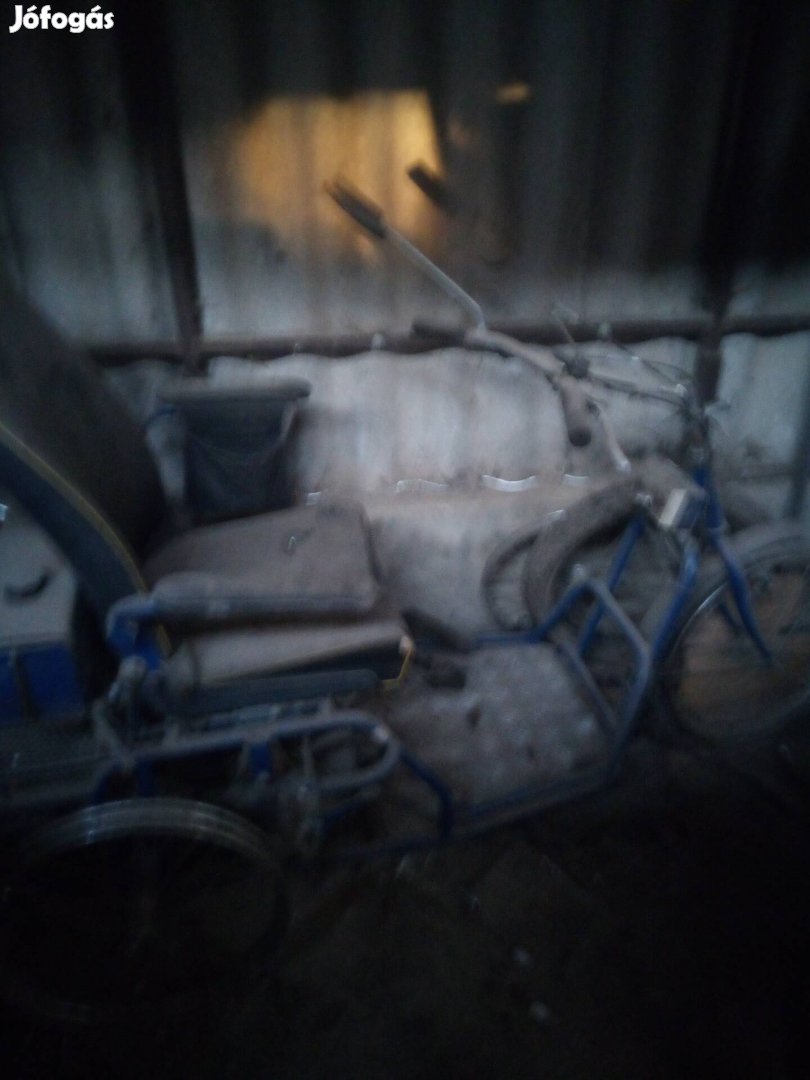 Három kerekű olasz benzinmotoros rokkant jármű eladó