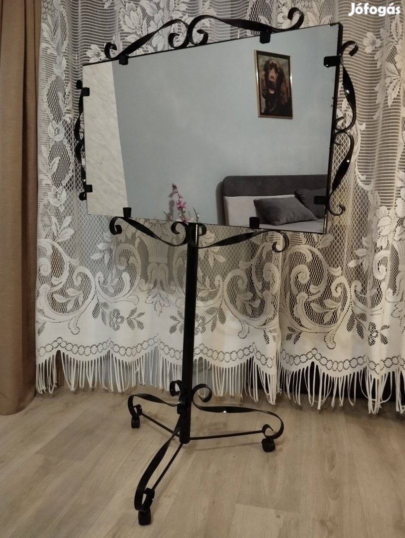 Három lábú -hideg kovácsolt álló tükör !