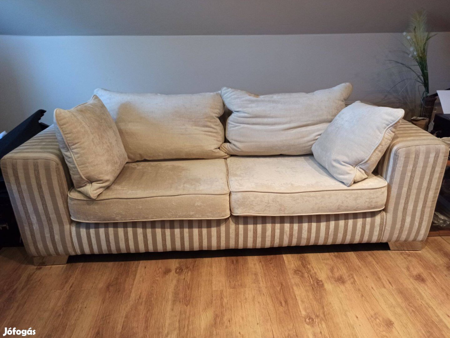Három személyes kanapé
