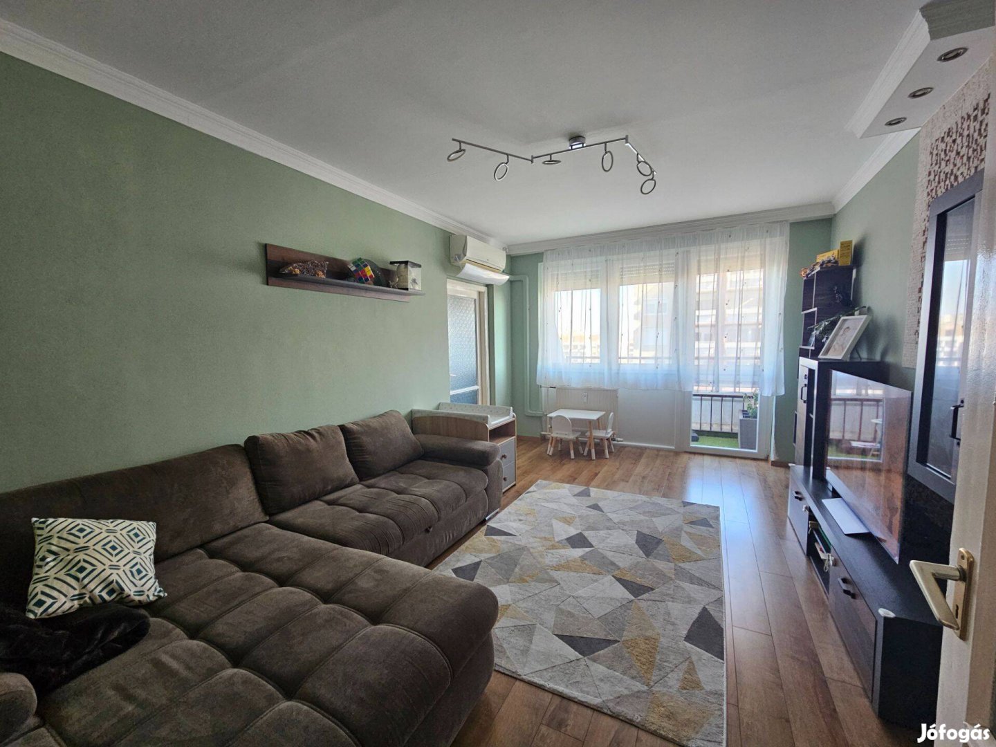 Három szobás lakás eladó a Derék utcában