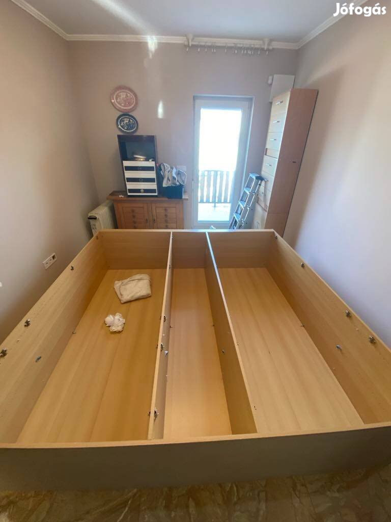 Háromajtós gardrób szekrény