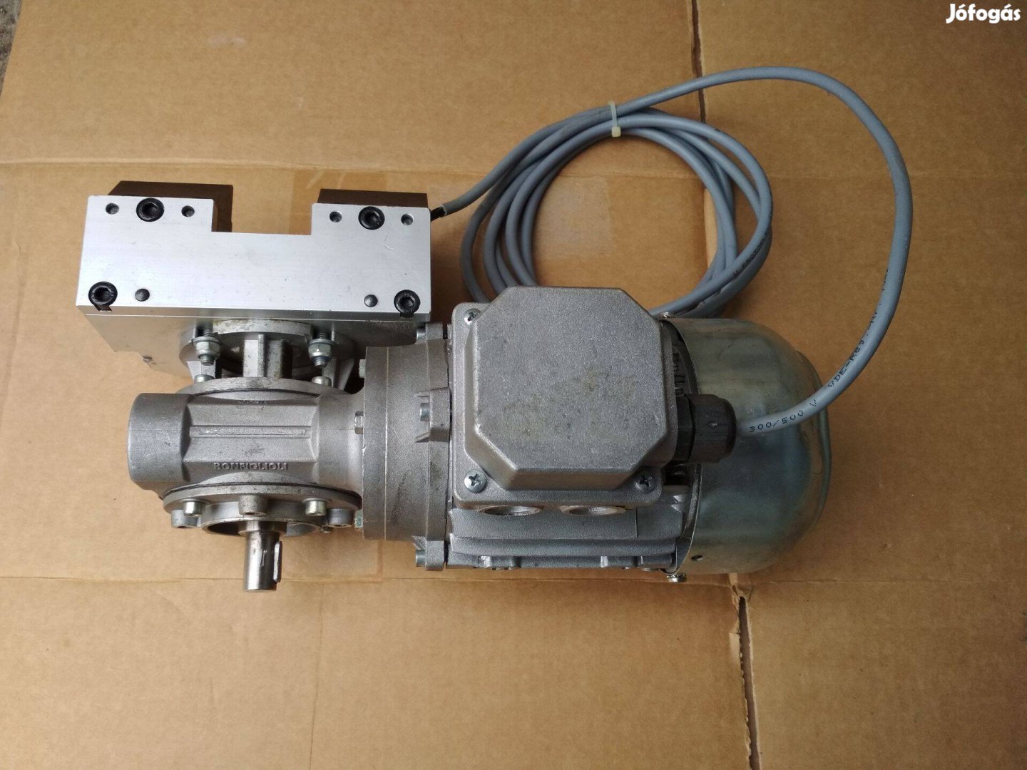 Háromfázisú motor áttétellel