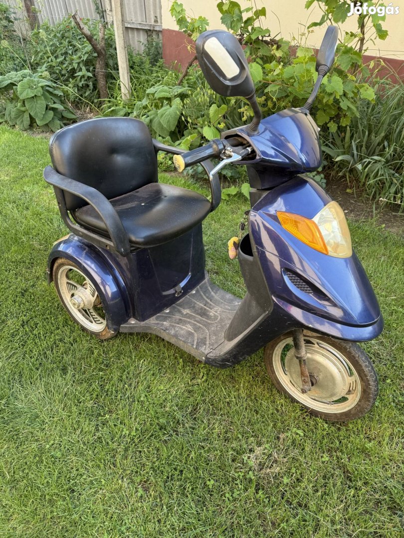 Háromkerekű elektromos kerékpár