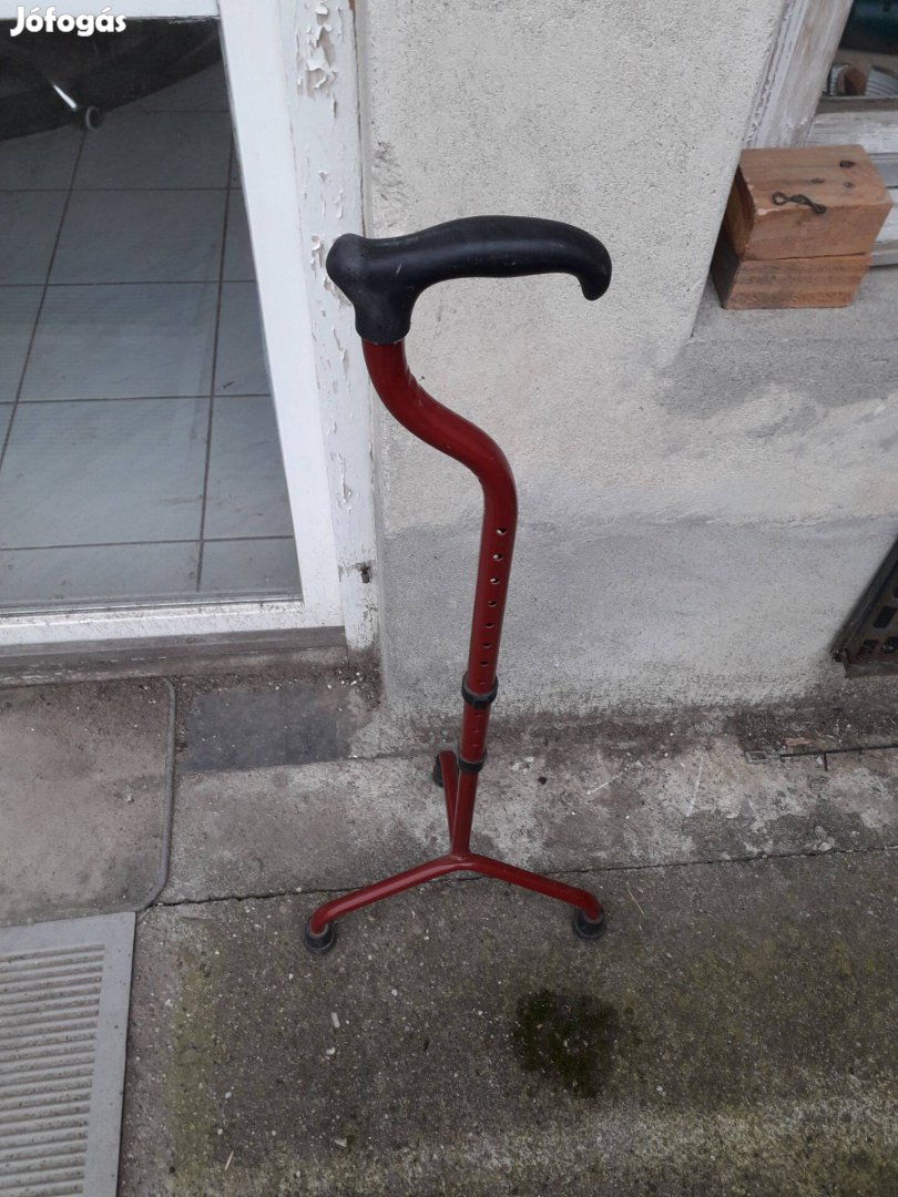 Háromlábú állítható sétabot