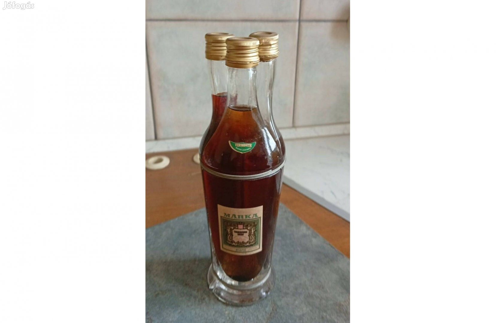 Háromnyakú Márkás üveg eladó