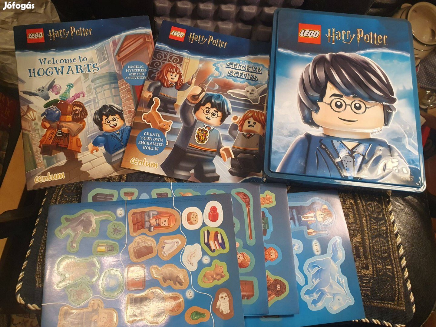 Harry Potter LEGO fémdoboz, levonók, LEGO könyvek, kitűzők, fémfigura