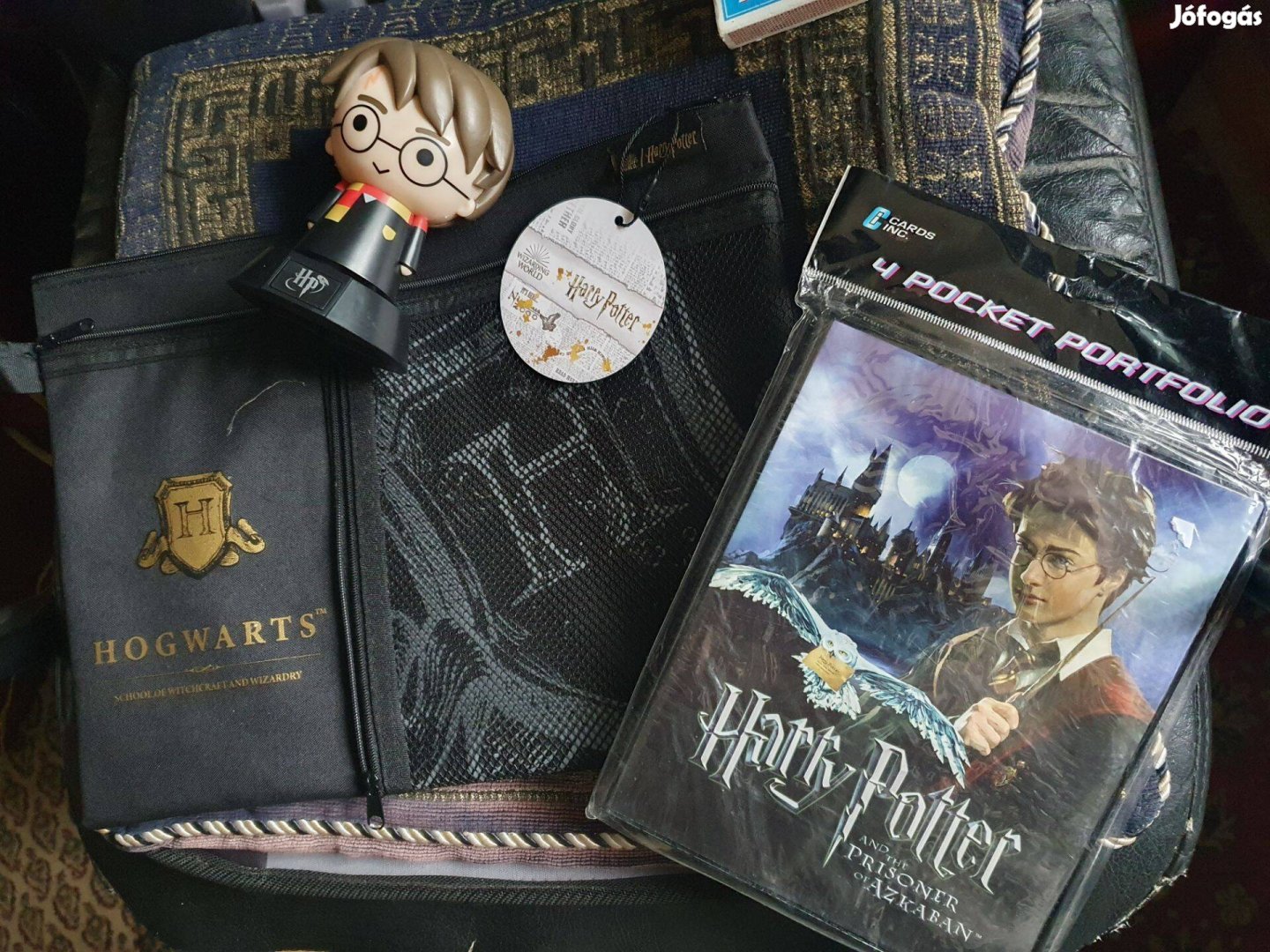 Harry Potter kártyagyűjtő mappa, Hogwarts neszeszer, hangulatlámpa