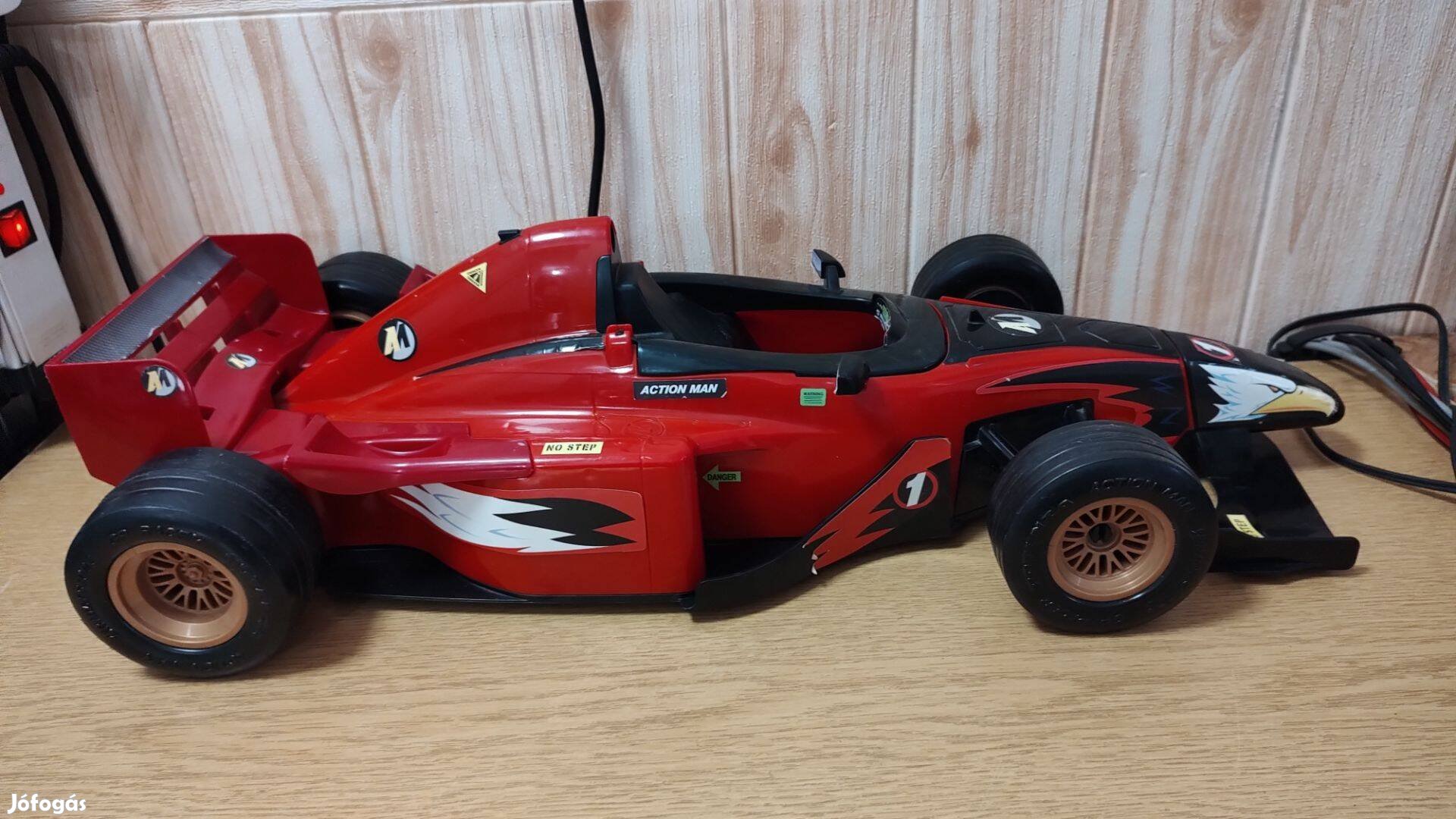 Hasbro F1 óriás versenyautó, hangot is ad. Mérete kb. 60cm hosszú