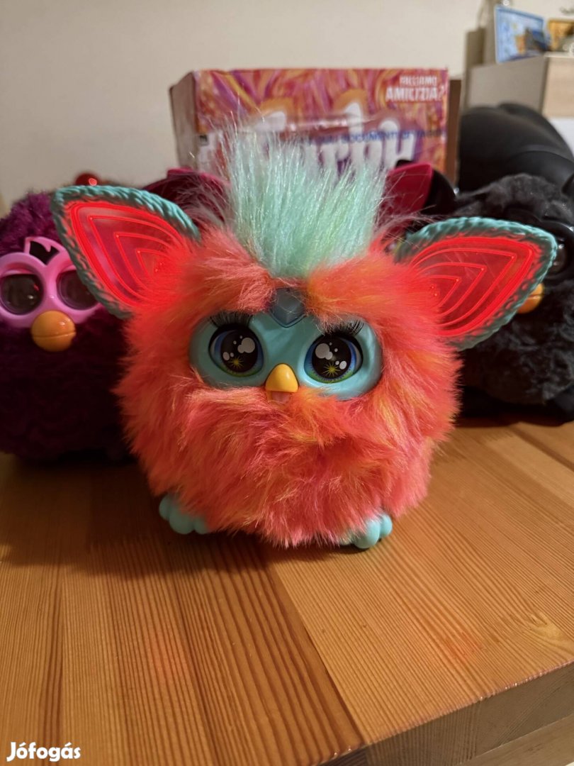 Hasbro Furby Interaktív figura korall színű olasz nyelvű