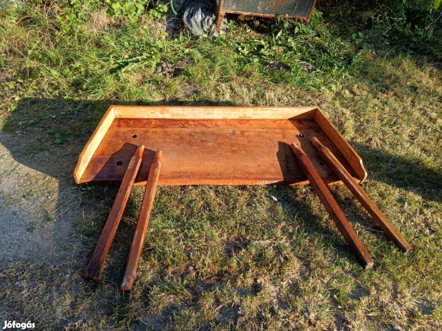 Hastok asztal, szétszedhető és könnyen szállítható asztal