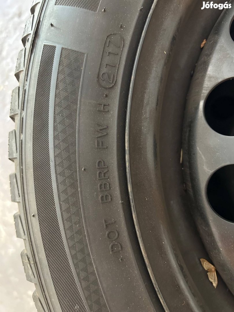 Használt 205/55R16 autógumi lemez felnivel együtt