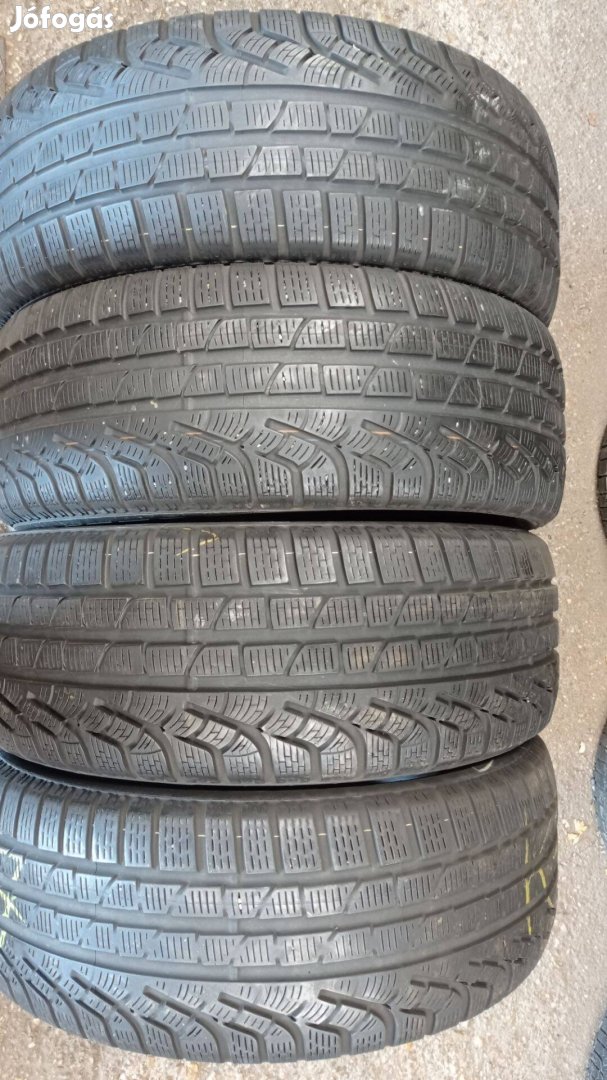 Használt 235/55/17 Pirelli téligumi garnitúra olcsón eladó