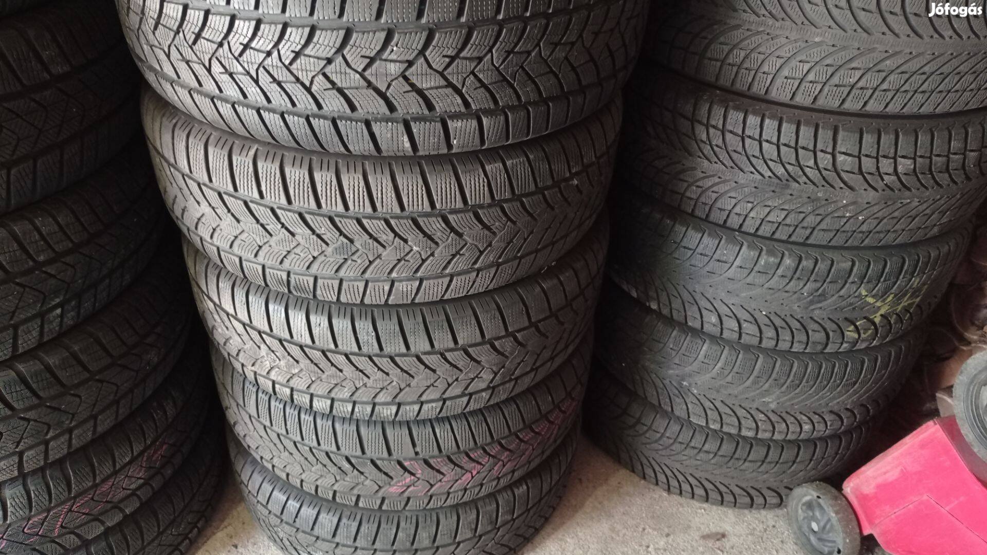 Használt 235/65/17 jó állapotú Michelin és Good Year téligumi garnitúr