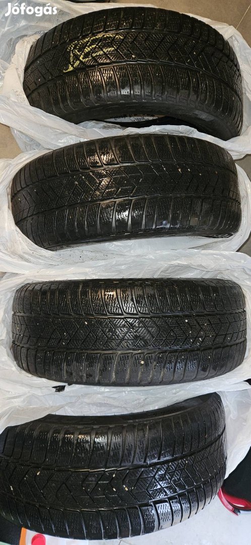 Használt 245/45 R18 méretű téligumi szett