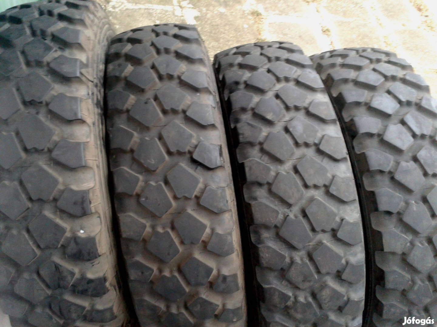 Használt 275/80 R20 (10.5R20) Michelin xzl unimog mtz gumik