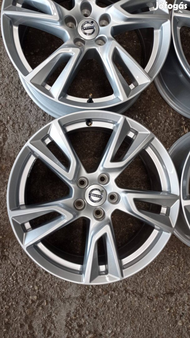 Használt 5x108 lyukosztású 18 colos szép állapotú Gyári Volvo alu feln