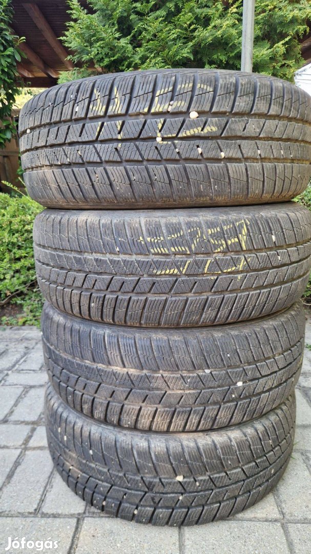 Használt Barum Polaris 4db 205/55/16 téli gumiabroncs