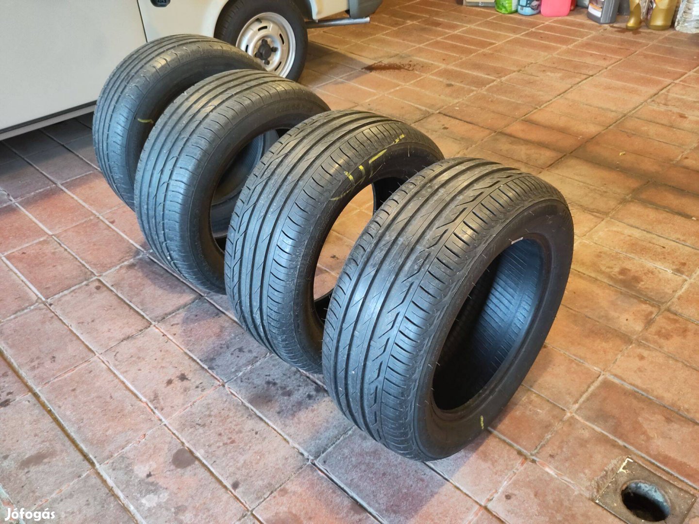 Használt Bridgestone nyári gumi eladó 225/55 R16